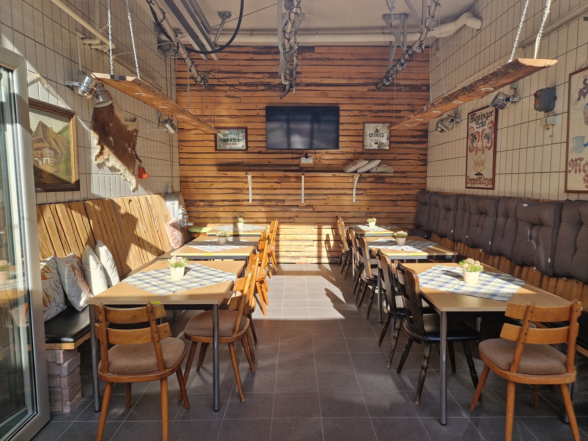 Hotel und Restaurant Sonne in Karlsruhe, Stupferich. Früher hieß der Raum Schlachthaus, heute ein überdachter Bereich in unserem Bierhof